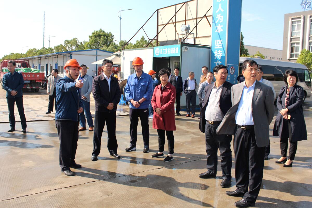 2019年10月15日，溧阳市人大常委会向导来公司视察新厂区建设
